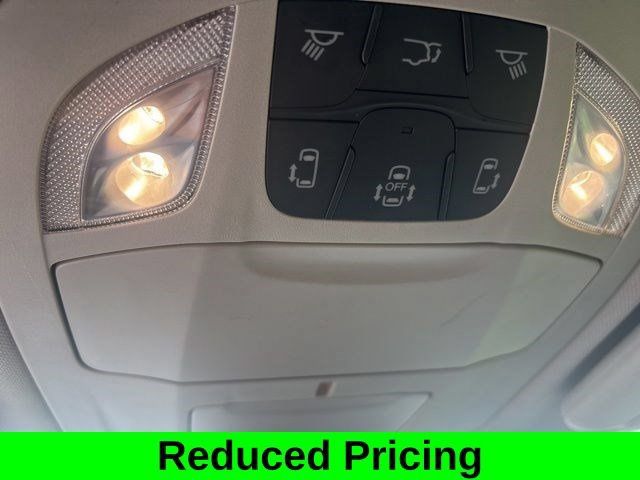 Used 2024 Chrysler Pacifica Touring-L FWD image 27