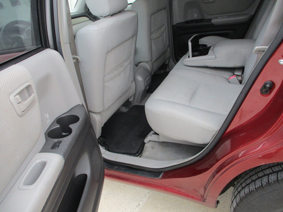 Used 2006 Toyota Highlander 2WD w/ Cold Weather Pkg image 21