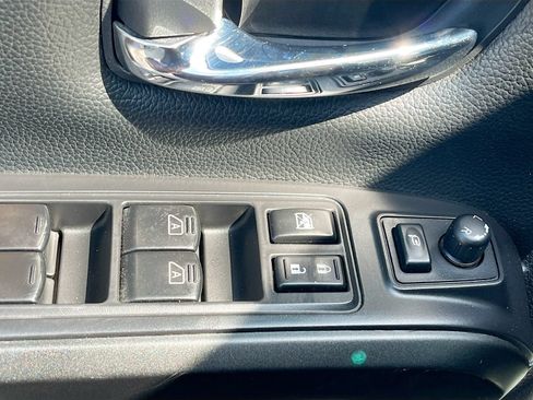 Used 2023 Nissan Titan PRO-4X w/ Pro-4x Convenience Package AWD/4WD image 18