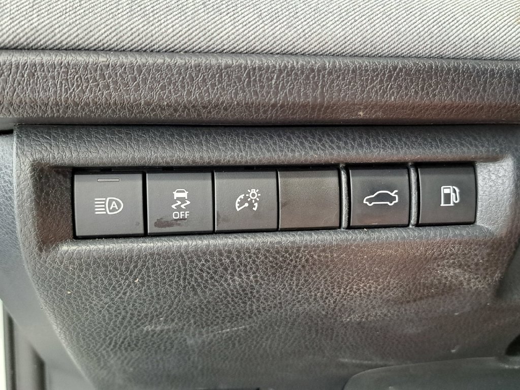 Used 2025 Toyota Camry LE FWD image 13