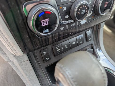 Used 2014 Chevrolet Traverse LT w/ LPO, 'HIT The Road' Package FWD image 19
