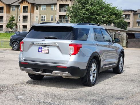 Used 2022 Ford Explorer XLT w/ Equipment Group 202A RWD image 3