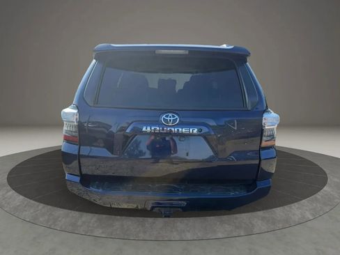 Used 2018 Toyota 4Runner SR5 AWD/4WD image 6