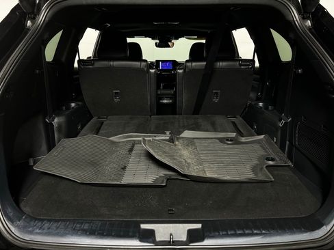 Certified 2024 Toyota Highlander XSE image 28