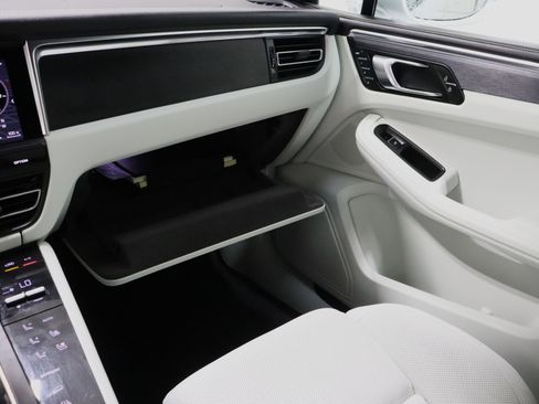 Used 2024 Porsche Macan GTS image 25