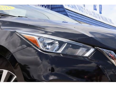 Used 2021 Nissan Versa SV image 2