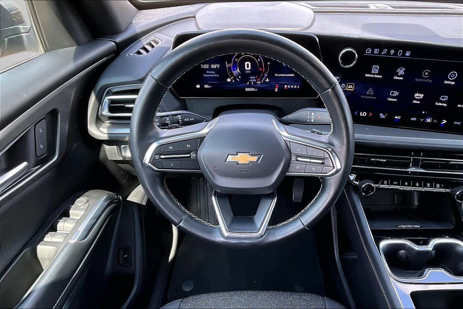 Used 2025 Chevrolet Traverse LT FWD image 6