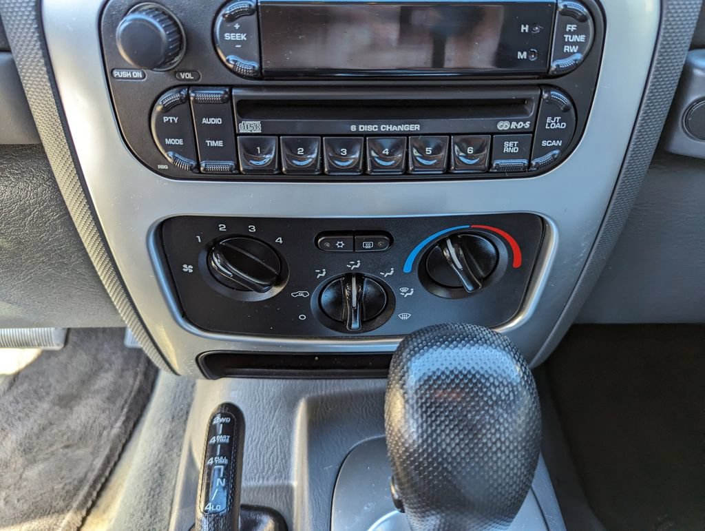 Used 2005 Jeep Liberty Limited AWD/4WD image 23