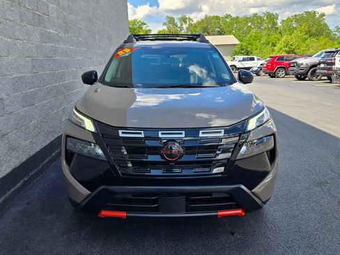 Used 2025 Nissan Rogue SV AWD/4WD image 8