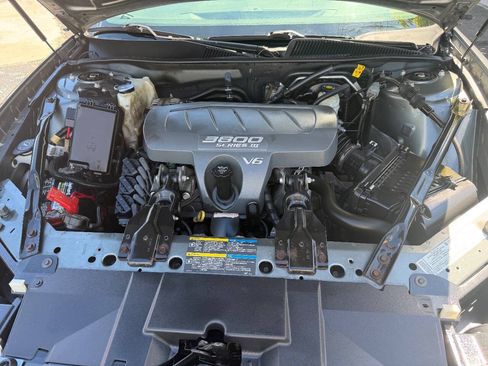 Used 2005 Buick LaCrosse CX FWD image 2