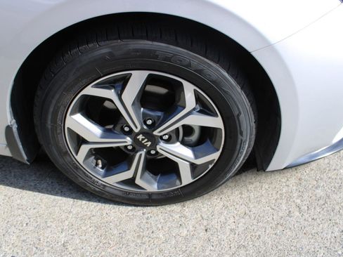 Used 2020 Kia Forte LXS FWD image 10