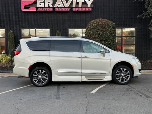 Used 2017 Chrysler Pacifica Limited w/ Advanced Safetytec Group image 21