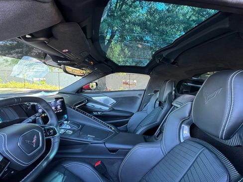 Used 2023 Chevrolet Corvette Stingray Premium Cpe w/ Z51 Performance Package RWD image 4