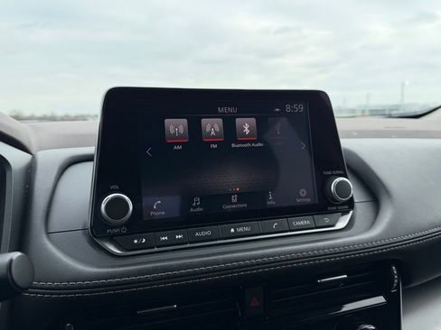 Used 2023 Nissan Rogue SV image 21