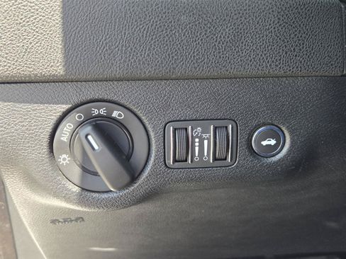 Used 2018 Dodge Charger SXT RWD image 18