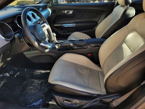 Used 2016 Ford Mustang Premium image 15