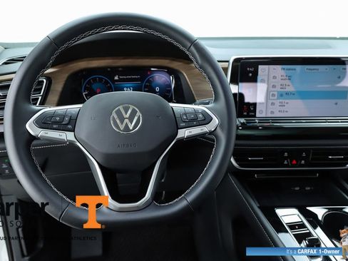 Used 2025 Volkswagen Atlas SE w/ Panoramic Sunroof Package image 60