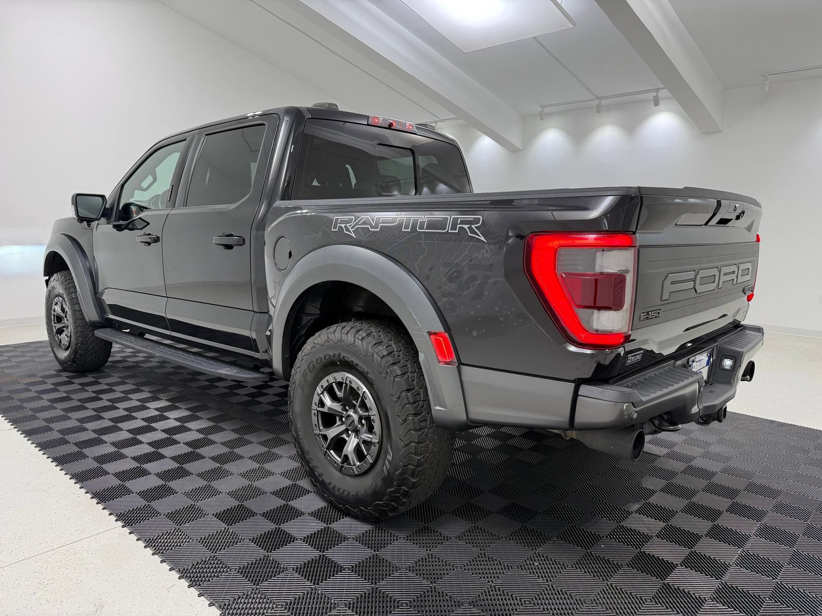 Used 2022 Ford F150 Raptor w/ Raptor 37 Performance Package AWD/4WD image 4
