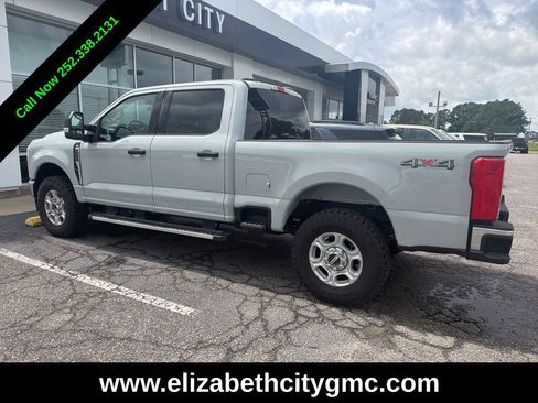 Used 2025 Ford F250 XLT AWD/4WD image 3