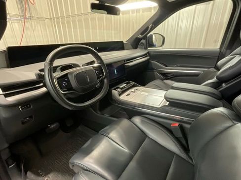 Used 2025 Lincoln Navigator Reserve w/ Jet Appearance Package AWD/4WD image 9