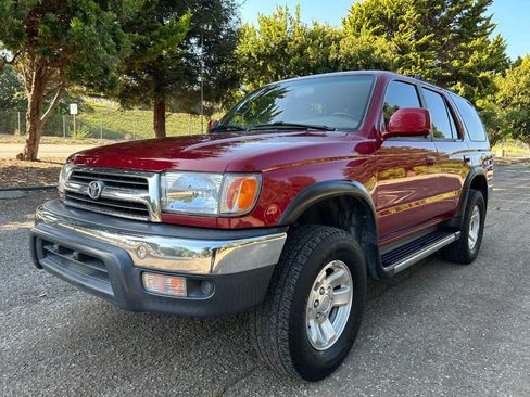 Used 2000 Toyota 4Runner SR5 w/ Upgrade Value Pkg 2 AWD/4WD image 1