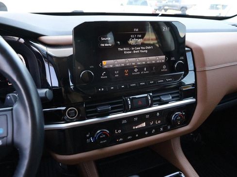Used 2023 Nissan Pathfinder Platinum AWD/4WD image 18