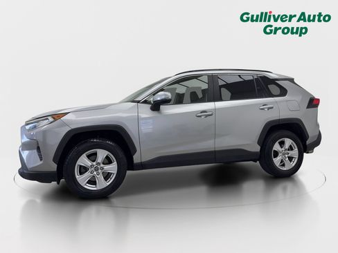 Used 2019 Toyota RAV4 XLE FWD image 2