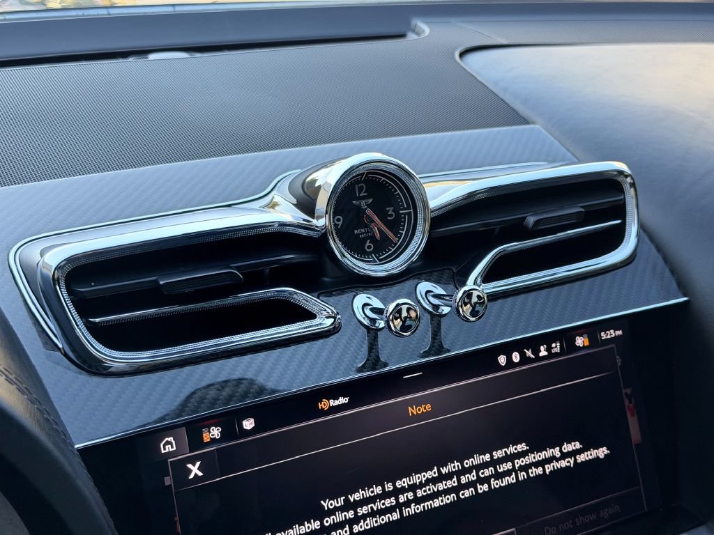 Used 2021 Bentley Bentayga AWD/4WD image 22