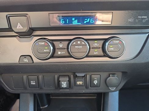 Used 2021 Toyota Tacoma TRD Sport image 25