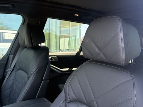 Certified 2026 BMW X7 xDrive40i w/ M Sport Package AWD/4WD image 18