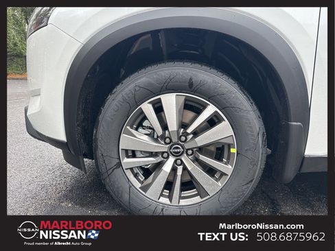 New 2025 Nissan Pathfinder SL image 12