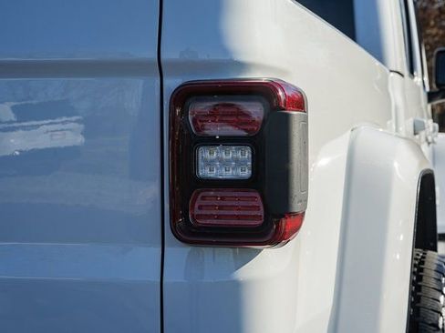 Used 2022 Jeep Gladiator Overland image 14