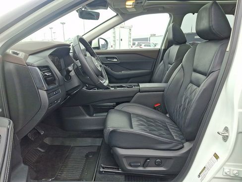 Certified 2023 Nissan Rogue Platinum w/ Platinum Premium Package image 13