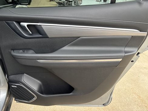 Used 2025 Buick Enclave Preferred image 16