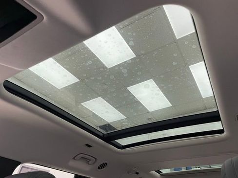 Used 2023 Land Rover Defender 130 SE image 22