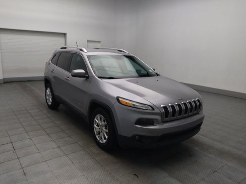 Used 2018 Jeep Cherokee Latitude FWD image 13