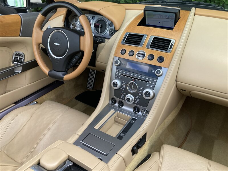 Used 2011 Aston Martin DB9 Volante RWD image 2