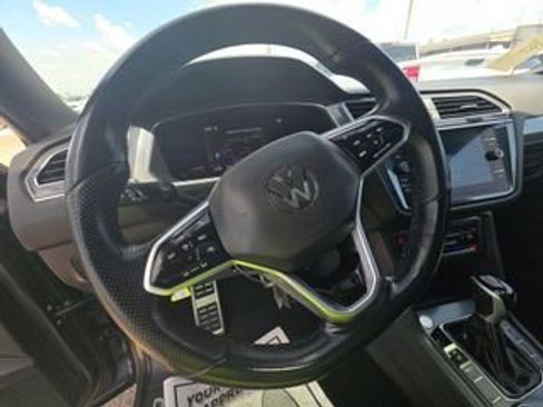 Used 2023 Volkswagen Tiguan SE R-Line AWD/4WD image 9