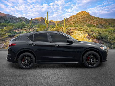Used 2019 Alfa Romeo Stelvio Ti AWD/4WD image 3