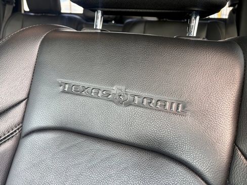 Used 2023 Jeep Gladiator Sport AWD/4WD image 11