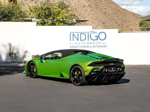 Used 2020 Lamborghini Huracan EVO image 11