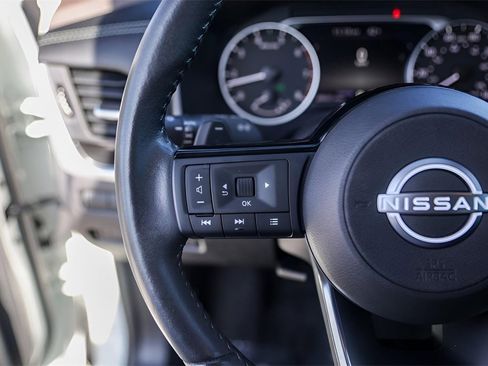 Used 2023 Nissan Rogue SV w/ SV Premium B Package image 17