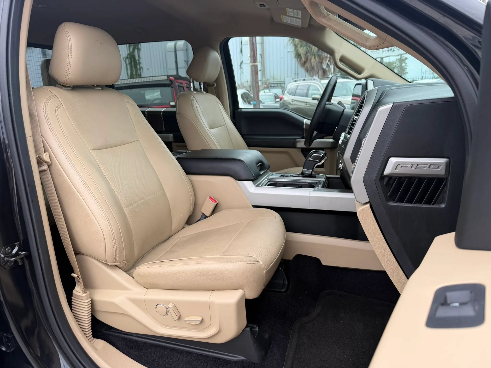 Used 2015 Ford F150 Lariat RWD image 11