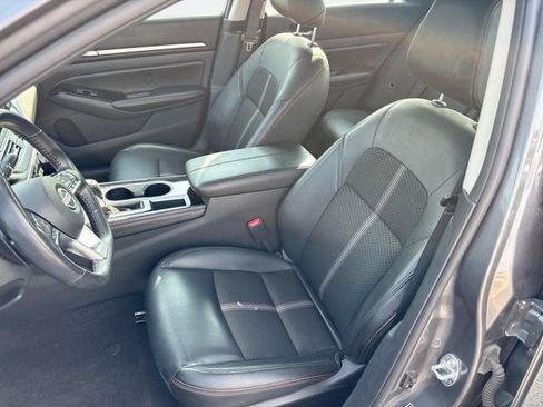 Used 2025 Nissan Altima 2.5 SR FWD image 11
