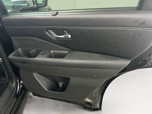 Used 2023 Nissan Pathfinder SL AWD/4WD image 33