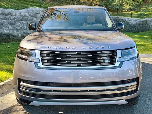 Used 2025 Land Rover Range Rover Long Wheelbase SE image 8