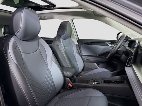 New 2025 Volkswagen Tiguan SE image 28