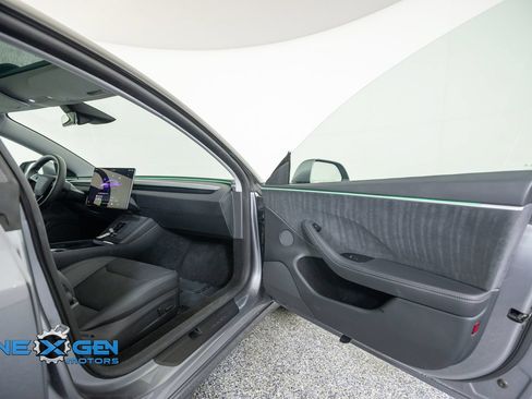 Used 2025 Tesla Model 3 Long Range AWD/4WD image 36