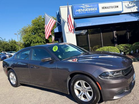 Used 2020 Dodge Charger SXT w/ Leather Interior Group RWD image 20