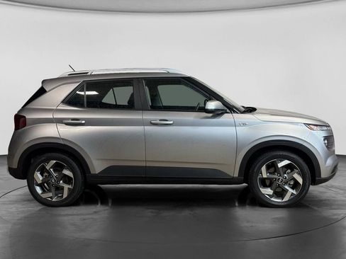 Used 2023 Hyundai Venue SEL image 3
